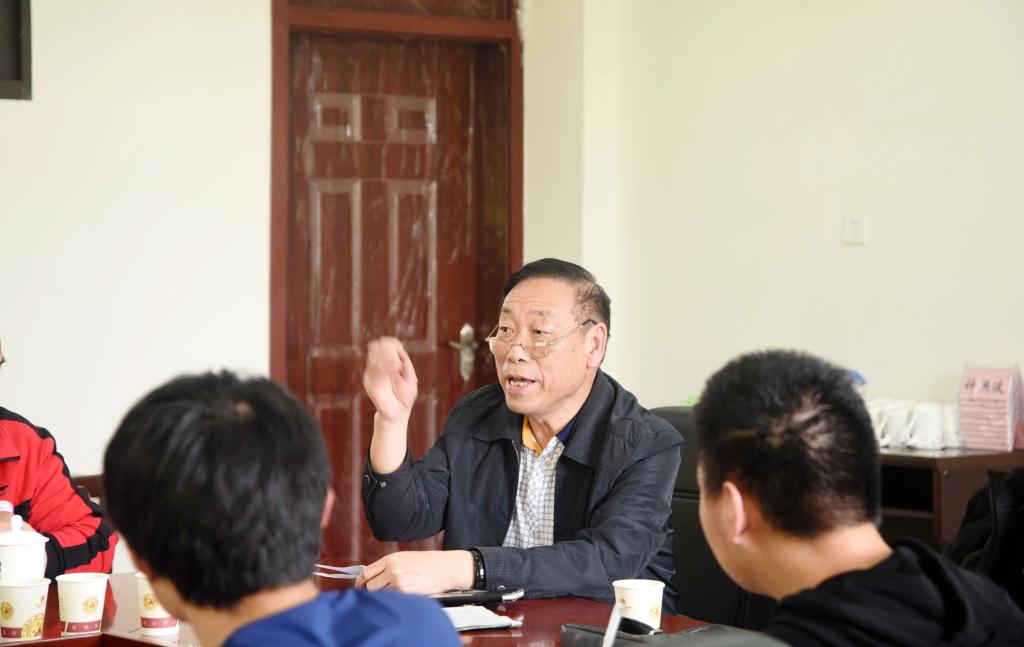 图为 姚祖凤老师发言